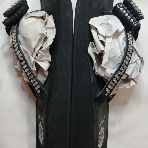 Yellow Box Sparkly Black Bow Sandals - Picture 4 of 7